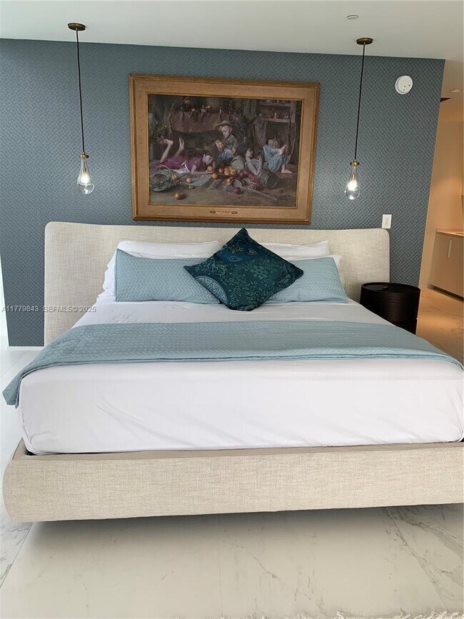 Building Photo - 1000 Biscayne Blvd