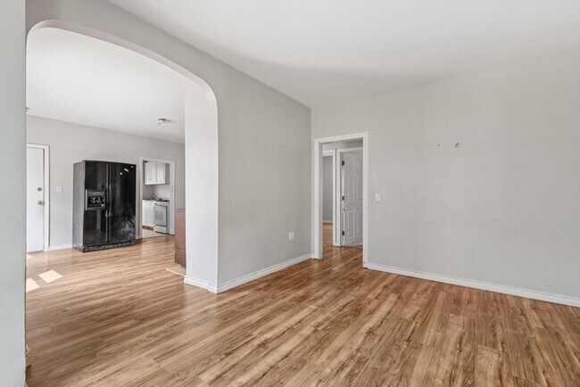 Building Photo - 344 Jencks St