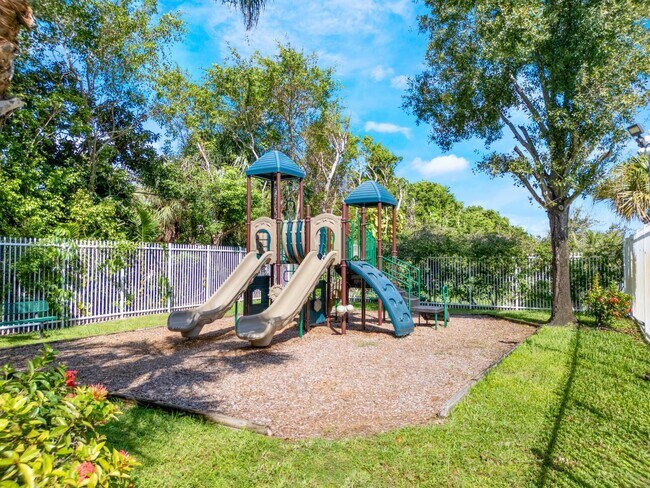 Building Photo - 970 Summit Lake Dr