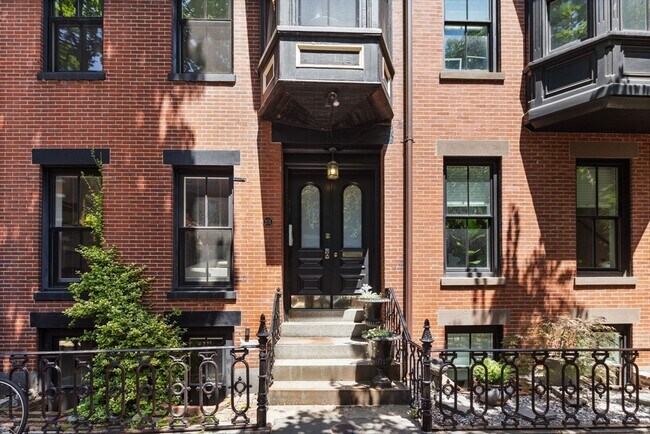 Building Photo - 201 W Springfield St