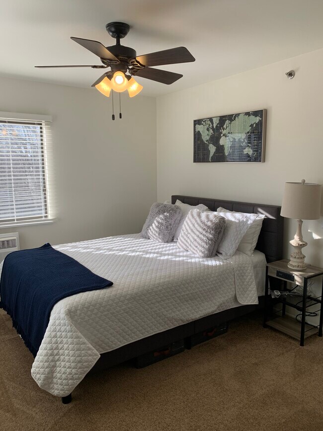 Bedroom - 131 E Park Ave