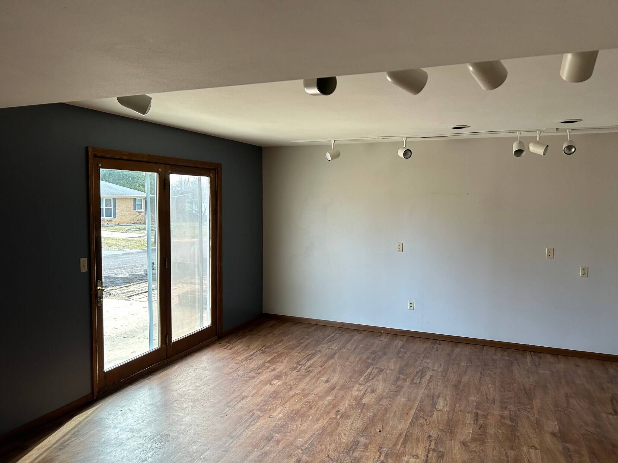 Building Photo - 725 S Belt W