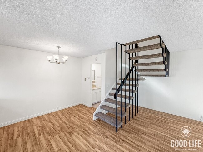 Building Photo - Brand-New Kitchen, Prime Location, Move-In Ready UTC Home