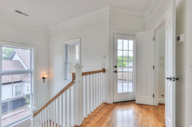 Building Photo - Perfect Brownstone in Sylvan Park near Wes...