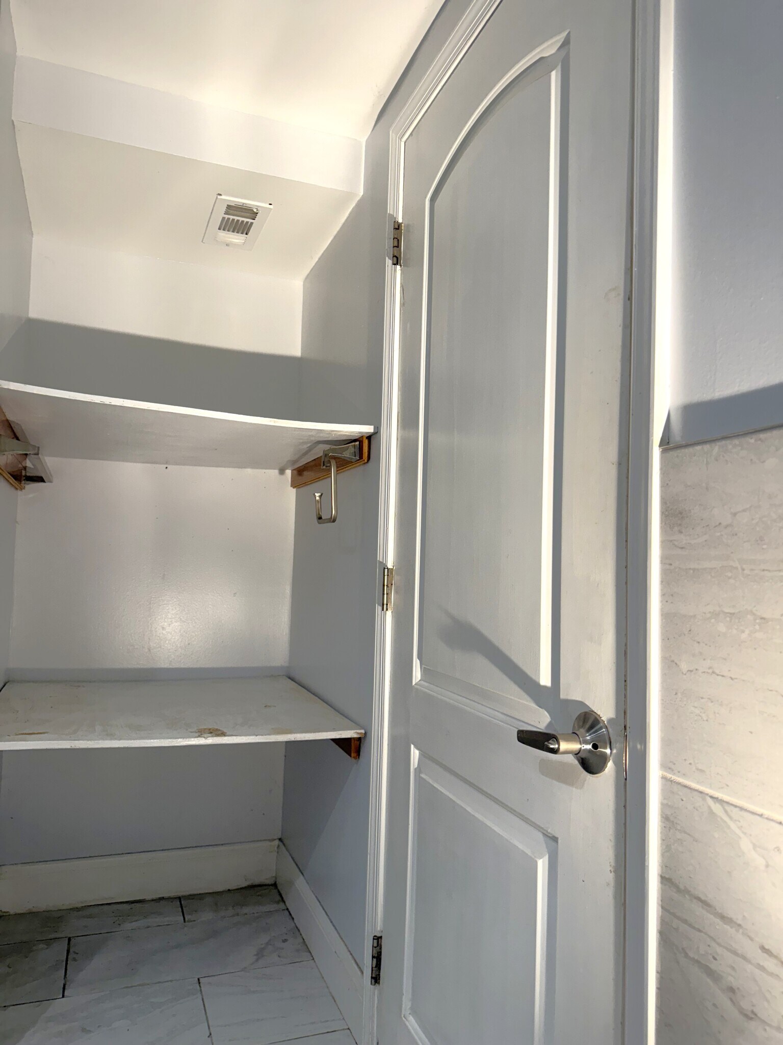 Building Photo - 9942 Frederick Rd