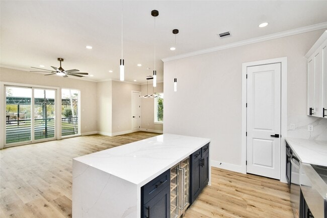 Building Photo - 3231 Tuam St