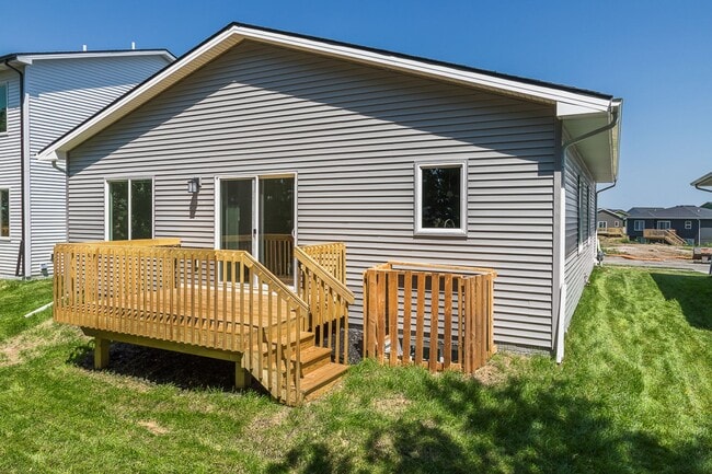 Building Photo - Great 3 Bedroom Single-Family Home in Urbandale