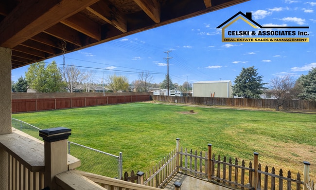 Building Photo - Spacious, Pet-Friendly Home on Half Acre