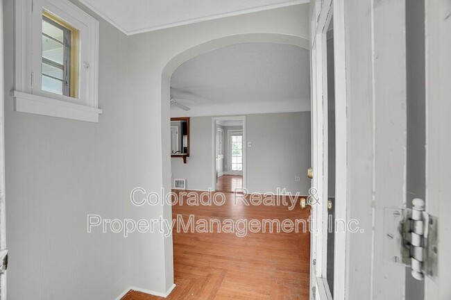 Building Photo - 1405 15th Ave