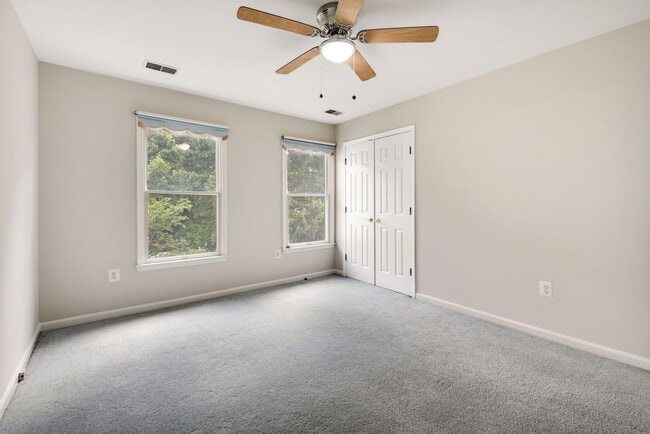 Building Photo - 3 Bed 2 Full Bath 2 Half Bath - Silver Spring Colonial - Military clause supported
