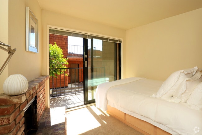 Building Photo - Telegraph Hill