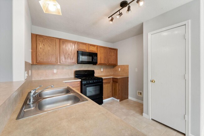 Building Photo - 2530 Fox River Ln