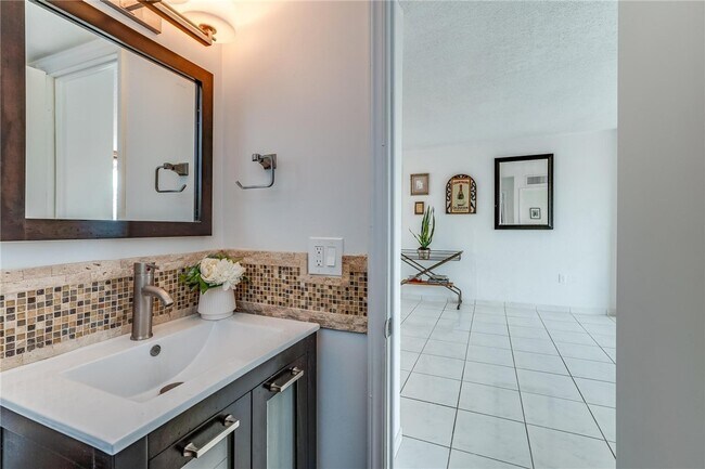 Building Photo - 9400 S Ocean Dr