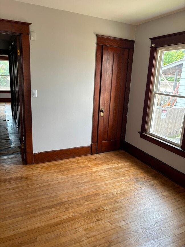 Building Photo - 3611 Buechner Ave