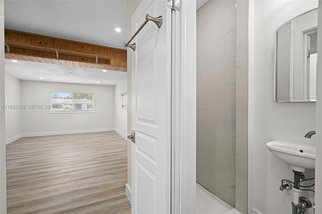 Building Photo - 251 SE 7th St