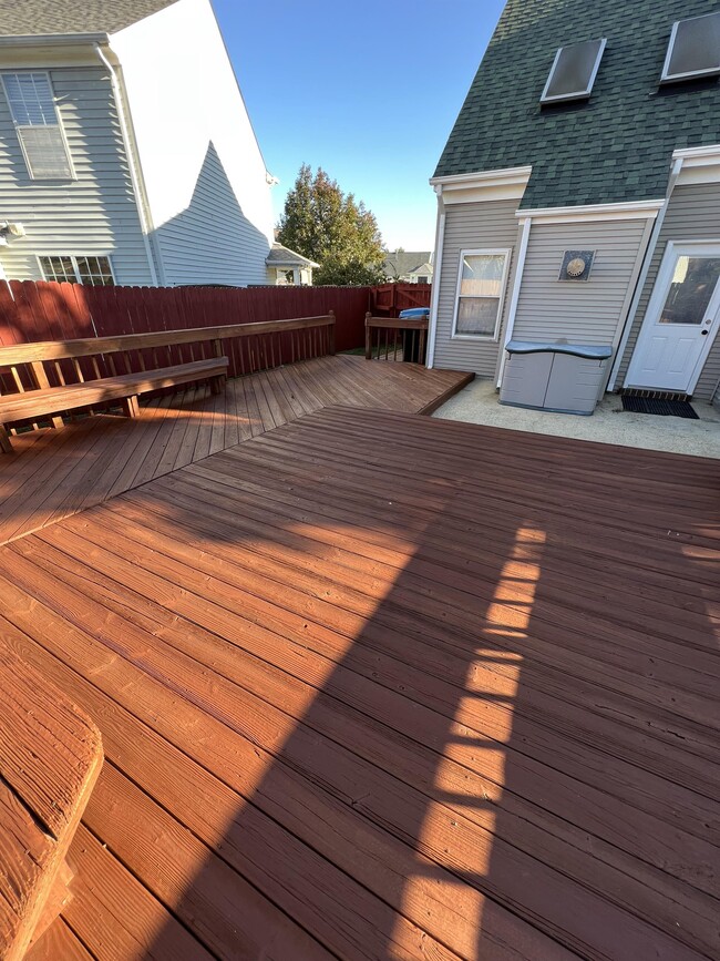 Building Photo - 3701 Castlewood Dr