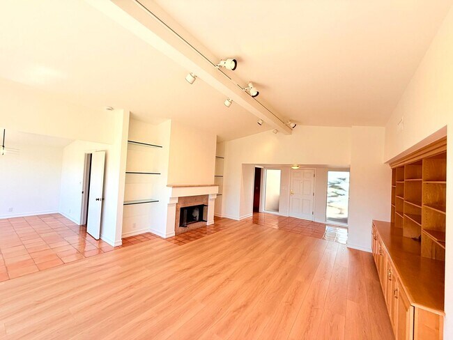 Building Photo - Fantastic Single Story 3 bed - 3 bath with backyard in Malibu - Topanga Beach Area