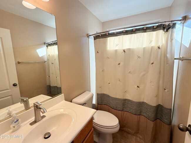 Building Photo - 605 E Nancy Ave