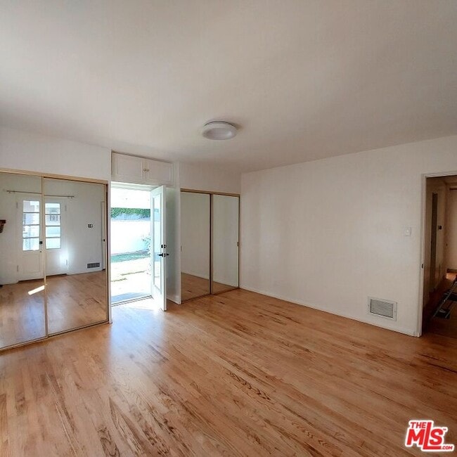 Building Photo - 341 S Rodeo Dr