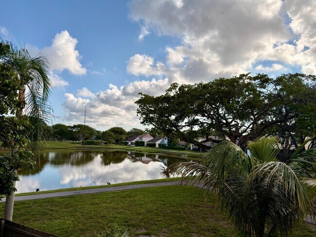 Building Photo - 46 Tara Lakes Dr E