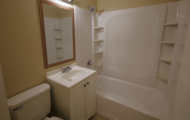 Building Photo - 1700 Clover Dr