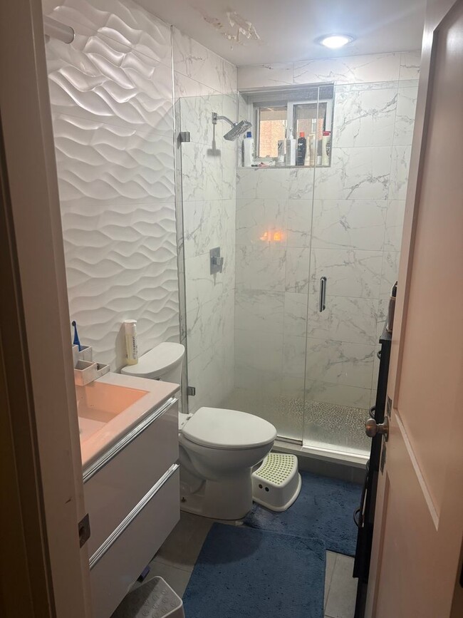 Building Photo - Amazing 3 bed 2 bath in Brookline!