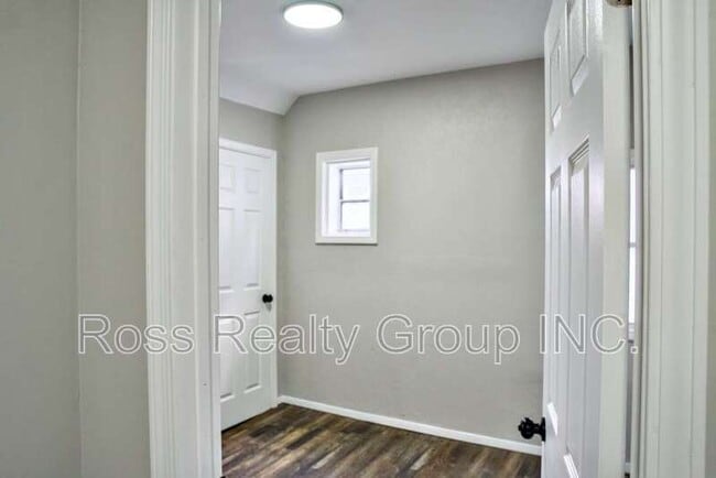 Building Photo - 518 Shasta Dr