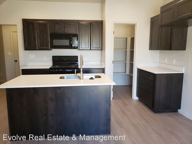Primary Photo - 5 br, 3.5 bath House - 788 N 2560 E