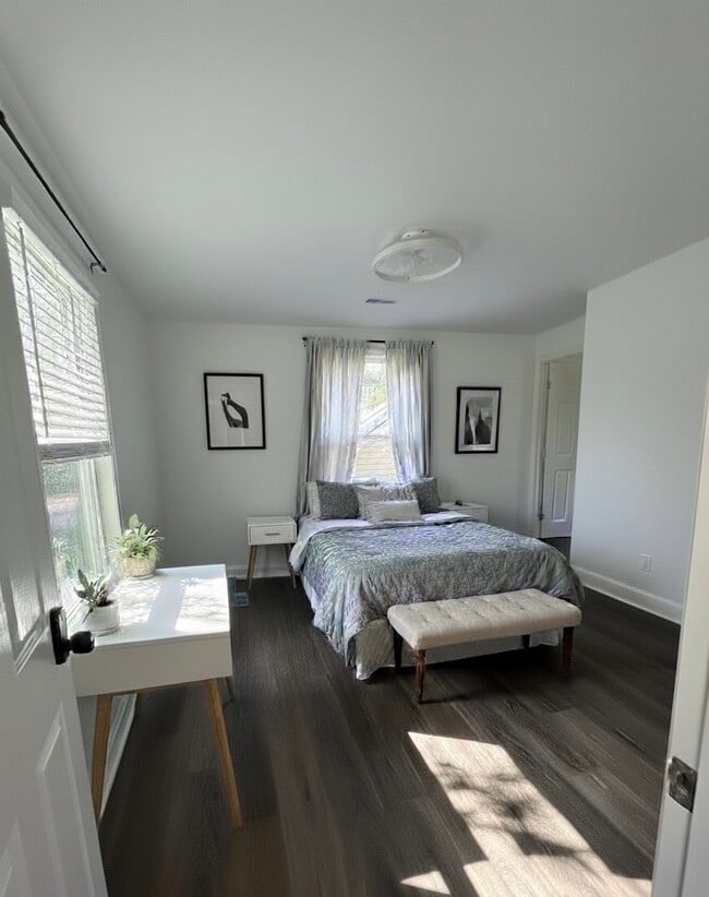 Building Photo - 2827 E 5th Ave