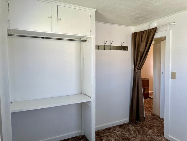 Building Photo - Hard to find 1 Bed 1 Bath House