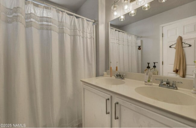 Building Photo - 2423 W Silverton Dr