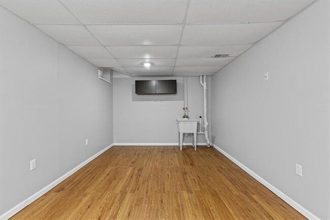 Building Photo - 700 Bush Dr