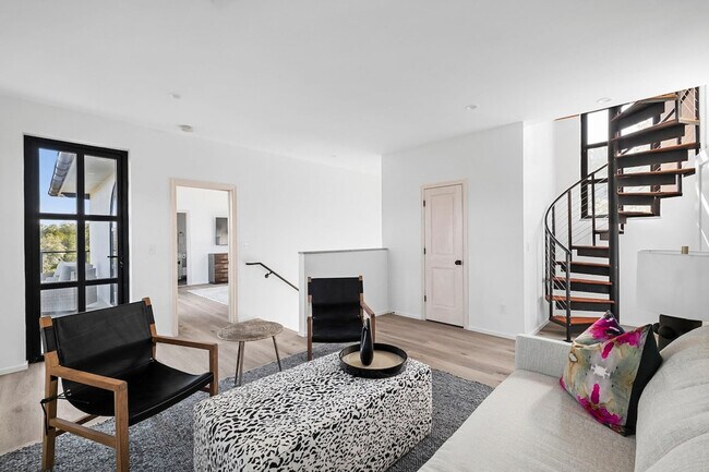 Building Photo - 2701 Bumble Bee Dr