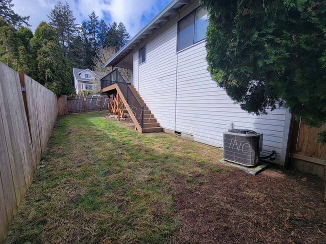 Building Photo - Wonderful Ranch Style 3 Bedroom with 2 Car...