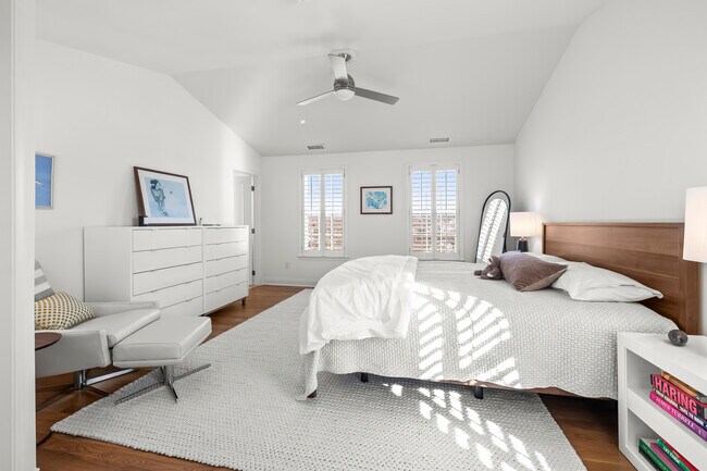 Building Photo - 35 Moorland Dr