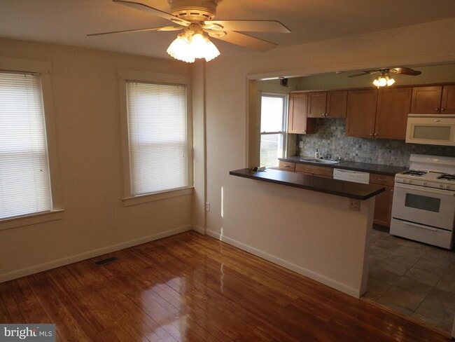 Building Photo - 240 Pensdale St