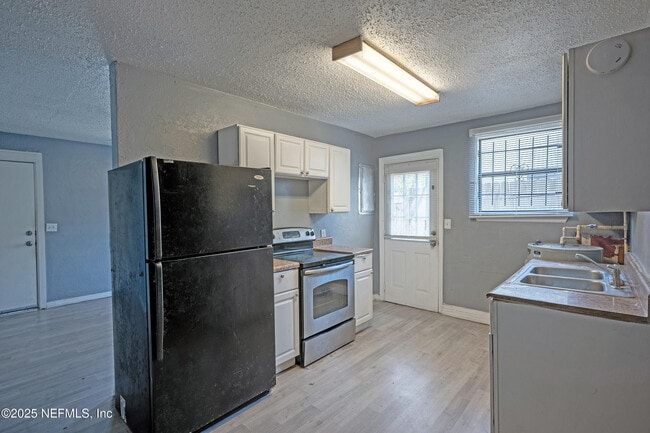 Building Photo - 4114 Moncrief Rd