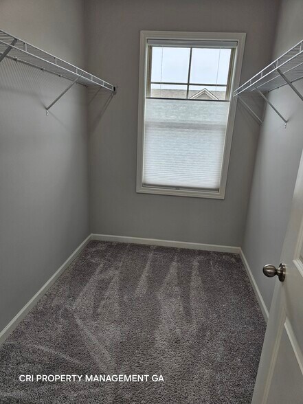 Building Photo - 352 Newshaw Dr