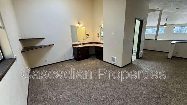 Building Photo - 1555 Fircrest Ct SE