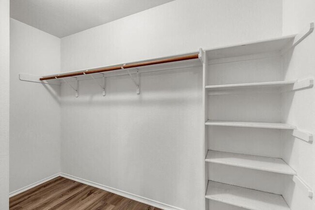Building Photo - 609 Golden Gate Dr