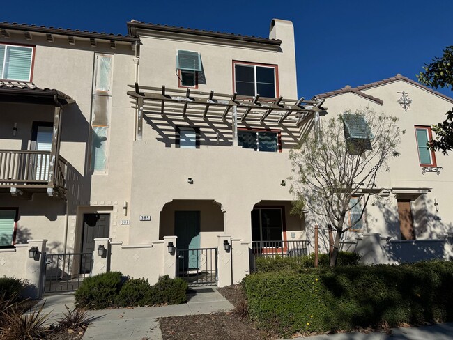 Building Photo - 4 bedroom townhome in Camarillo’s Springvi...