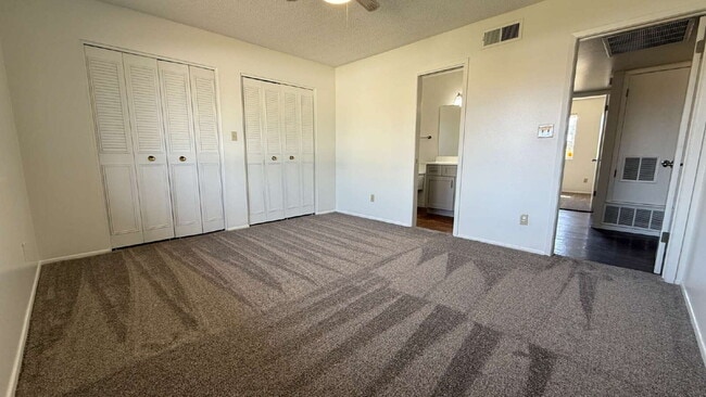 Building Photo - "Charming 2-Bed, 2-Bath Oasis in Phoenix -...