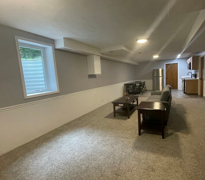 Building Photo - 5832 Ell Ct