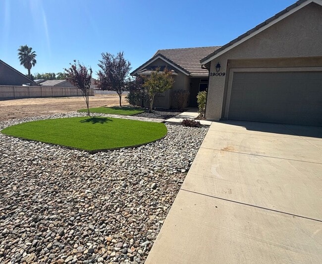 Primary Photo - Lake California Home with 2 Car Garage and...