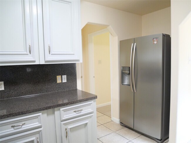 Building Photo - 6603 Schambray St