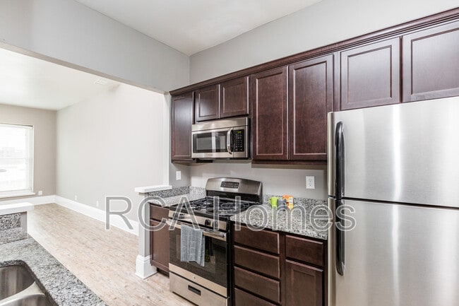 Building Photo - 913 Massachusetts Ave