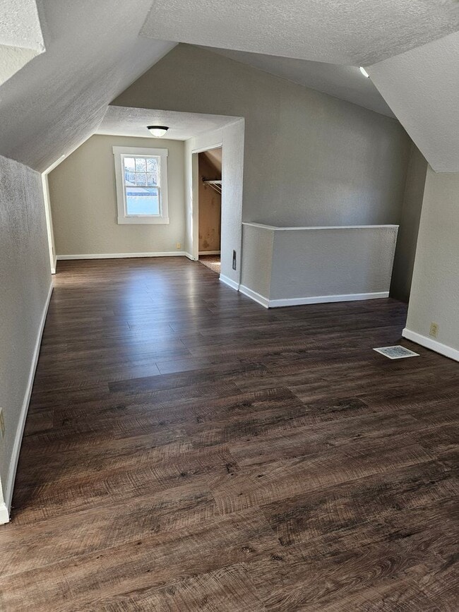 Building Photo - Large Cape Cod