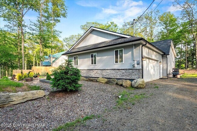 Building Photo - 4426 Skyline Dr