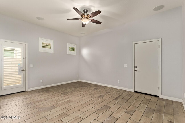 Building Photo - 947 E Dumbarton Ave