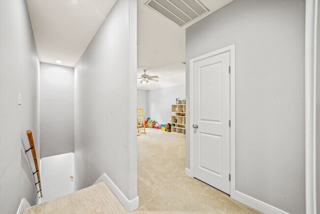 Building Photo - 258 Tuxedo Ave